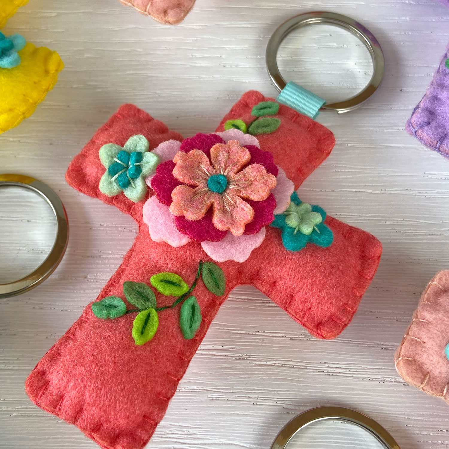 PI-LL-Cruz-salmon Llavero cruz